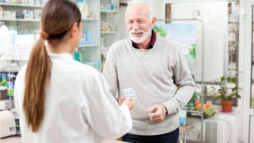 UPIMIR es reuneix amb la FEFAC per abordar el nou model farmacèutic de les residències de més de 100 places